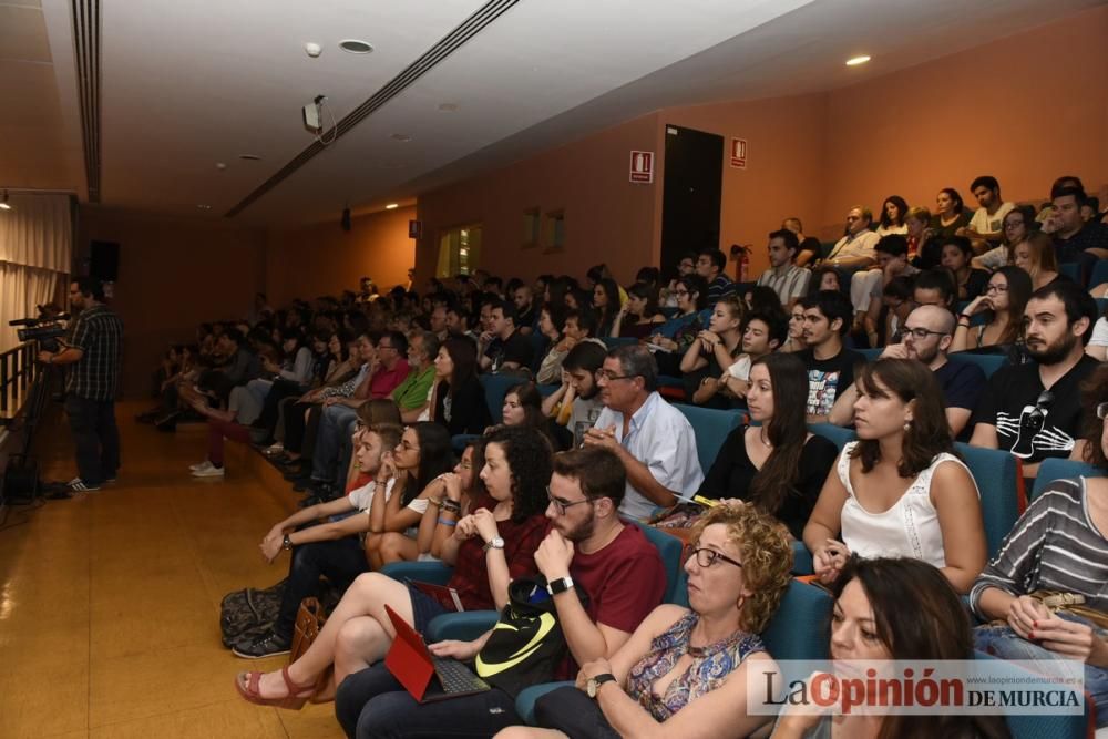 Conferencia de Arturo Pérez Reverte en la UMU