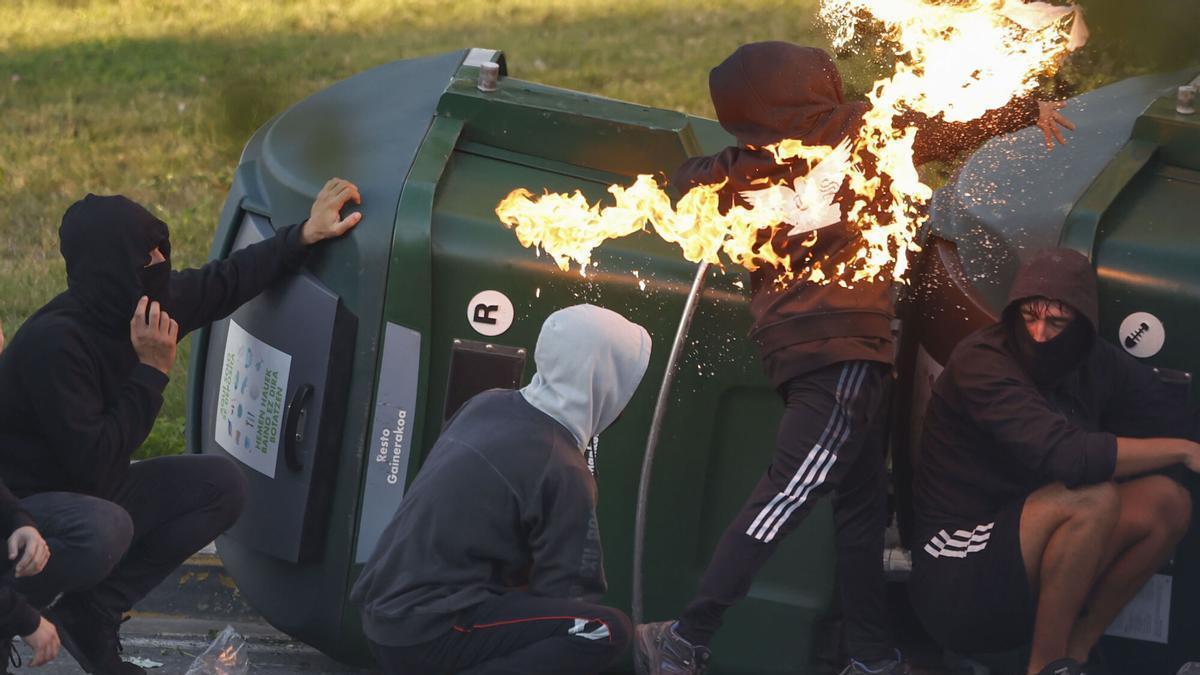 Disturbios en Pamplona durante las protestas contra un acto de Vito Quiles, con al menos un detenido