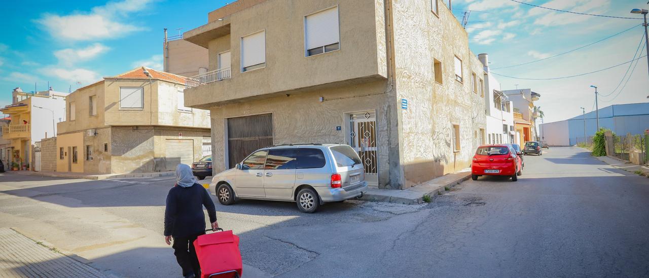 Las Casas Baratas en Orihuela comparte viales y servicios con el casco urbano de Rafal