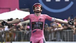 Vingegaard domina la cinquena etapa i guanyarà avui el seu primer Giro