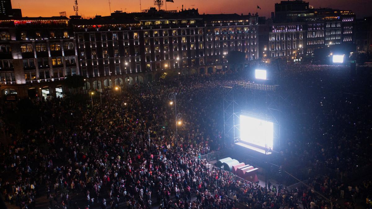  Imagen de la plaza del Zócalo en Ciudad de México donde la cantante Rosalía ha actuado esta pasada noche de forma gratuita