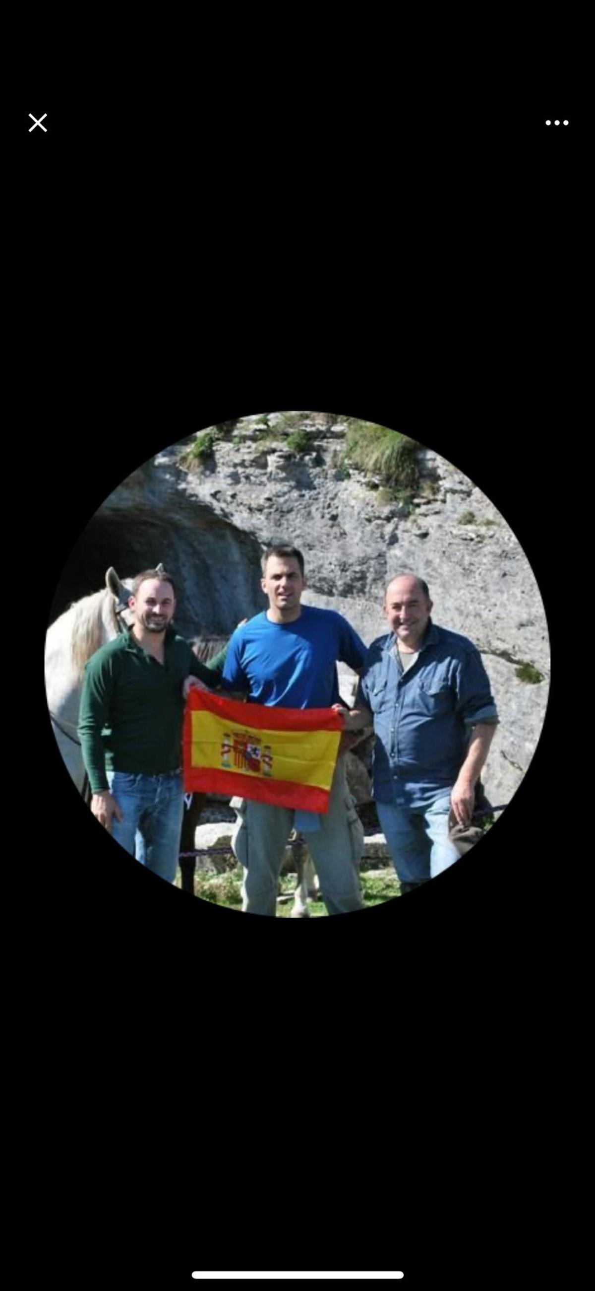 Foto perfil Ortega Smith con Santiago Abascal hijo y padre