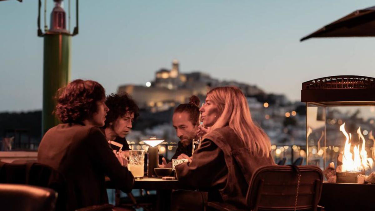 Una terraza que se disfruta todo el año en Ibiza.