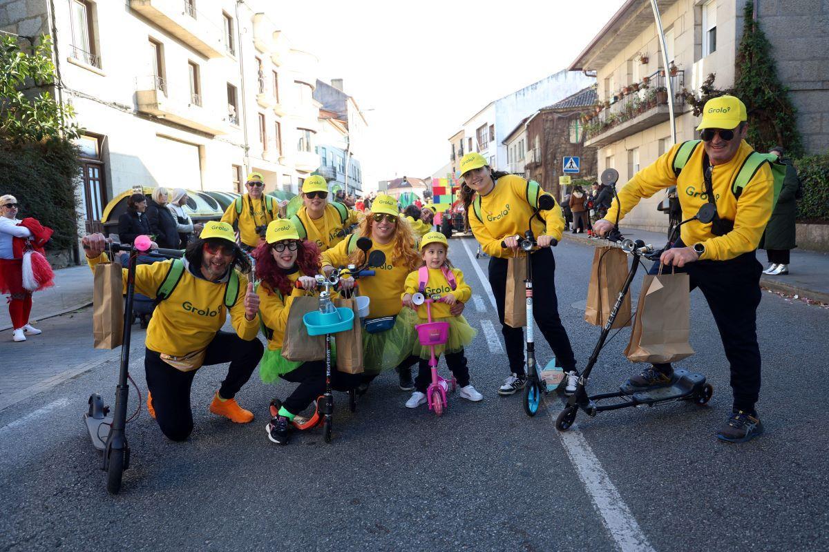 Disfraces en Cambados no Entroido de 2025.