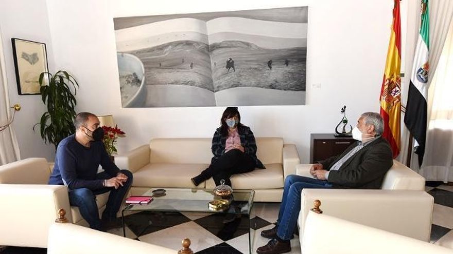 Reunión de la diputación con la Fundación Triángulo