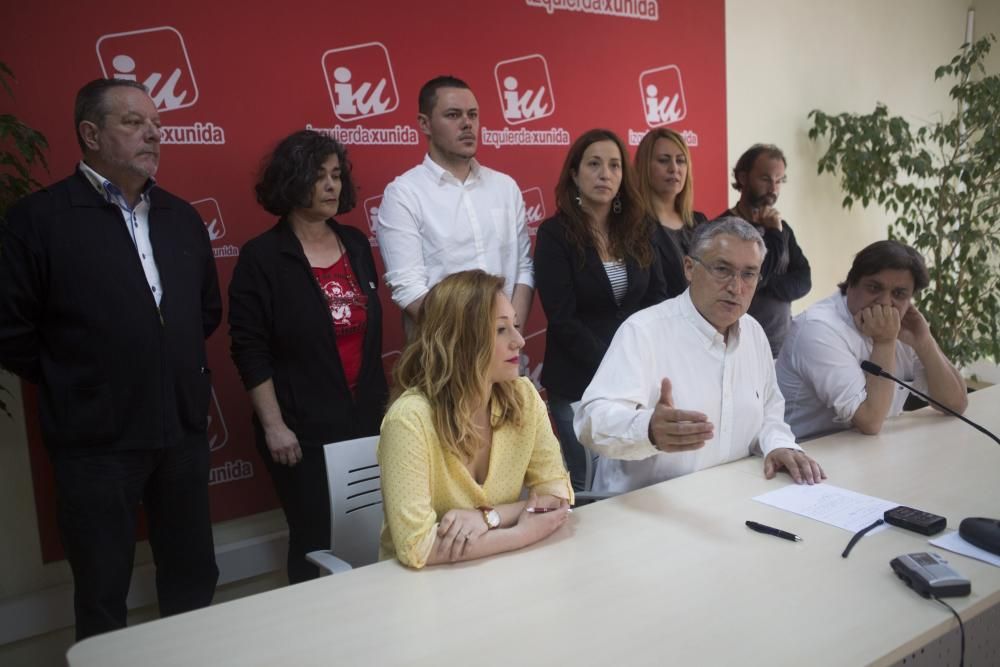 Rueda de prensa de Manolo Orviz en la sede de IU de Oviedo