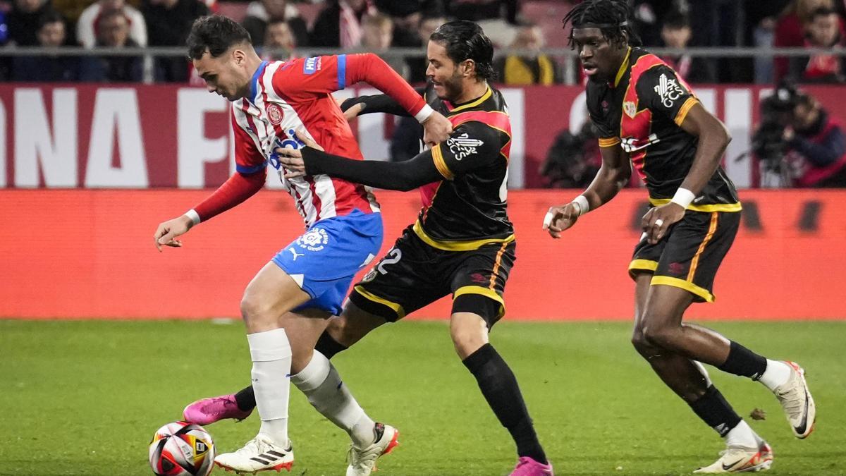 Arnau guanya la partida a De Tomás i Nteka en el partit de Copa contra el Rayo