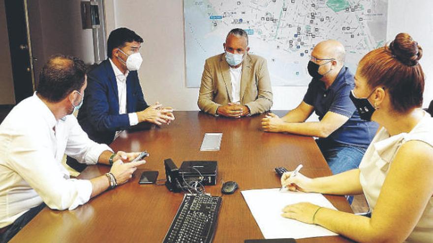 Reunión entre el Ayuntamiento y los presidentes de Zona Centro y Fauca.