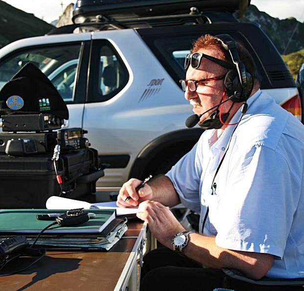 Eel radioaficionado Juanma (EA1CUI) en plena transmisión.