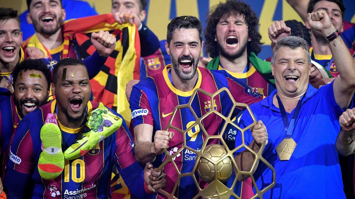 Xavi Pascual, con el equipo tras ganar la Champions