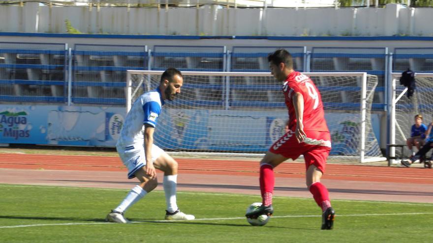 Sergi Guardiola intenta superar al murciano Andrés Sánchez