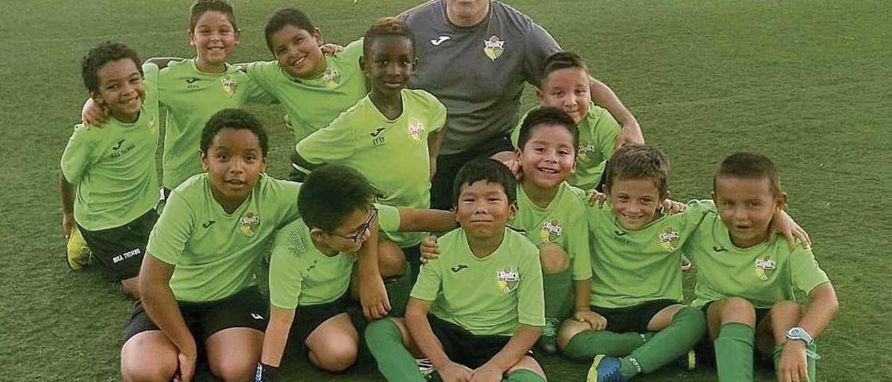 Uno de los grupos que participó en el campus del Atlético Rafal.