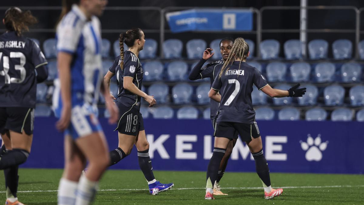 Linda Caicedo celebra con Athenea un gol contra el Espanyol en Copa de la Reina.