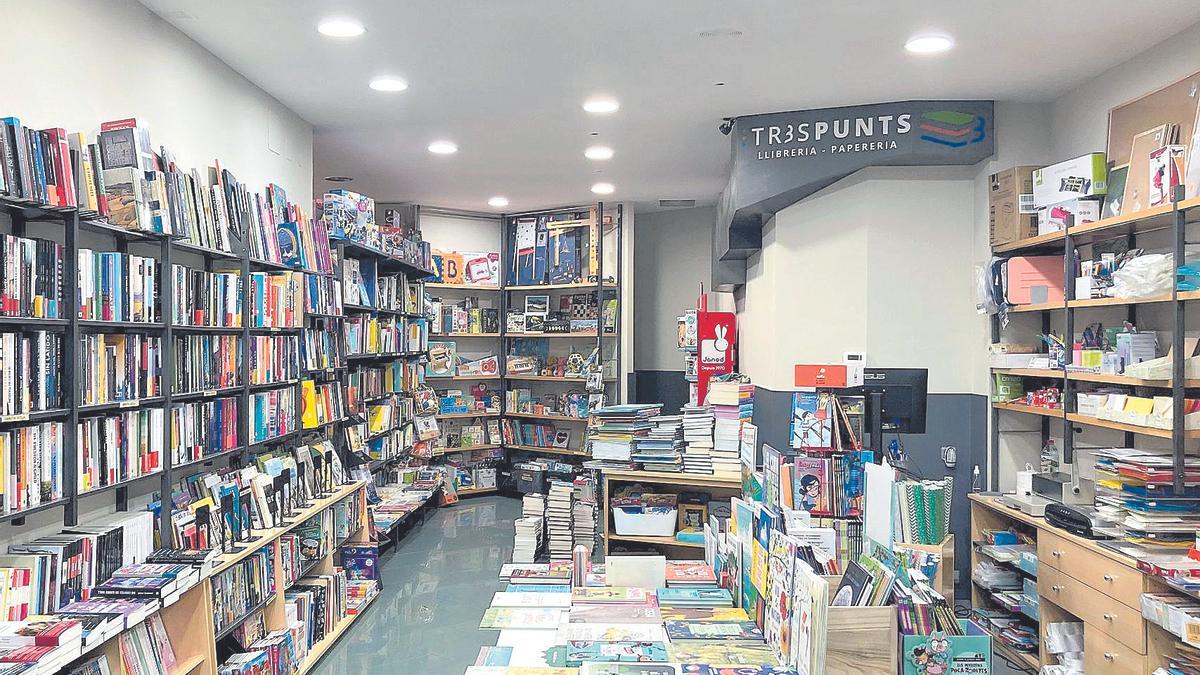 Interior de la librería Tres Punts, en Solsona.