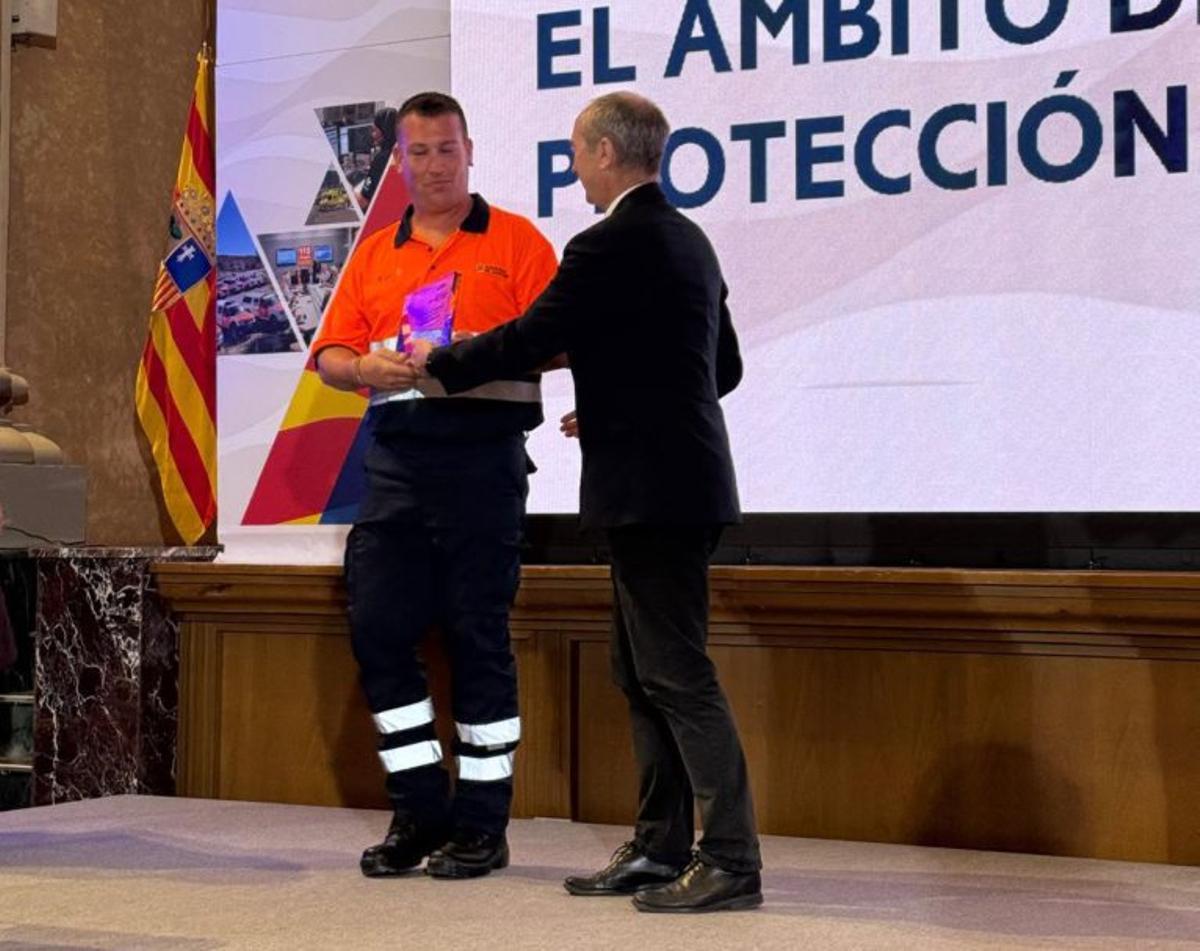 El presidente de la agrupación recogió este reconocimiento.