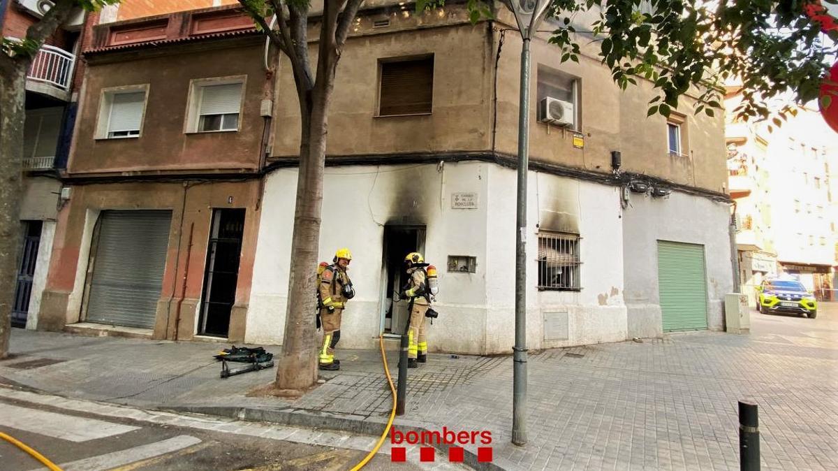 Cinc persones ateses després d’un incendi en una vivenda de l’Hospitalet