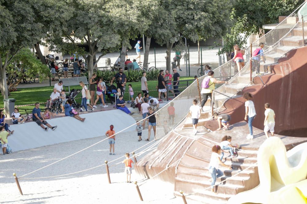 Actividades en el jardín del Túria, el antiguo cauce del río en València.