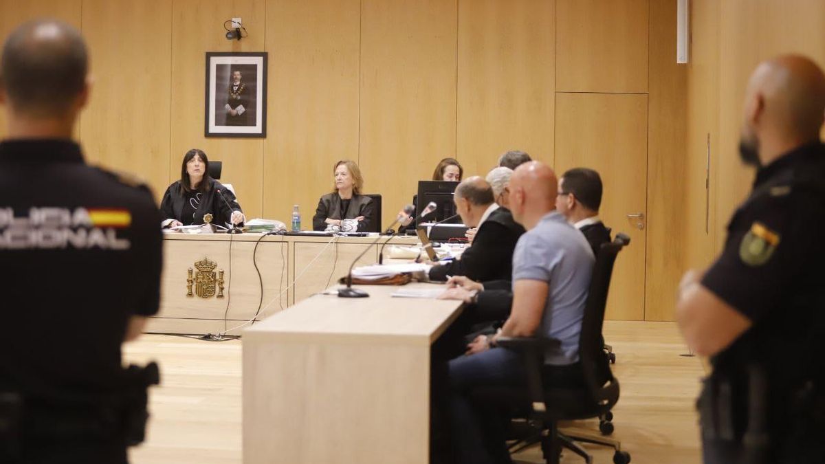 El acusado de asesinar a un vecino en un bar del Santuario, durante el juicio.
