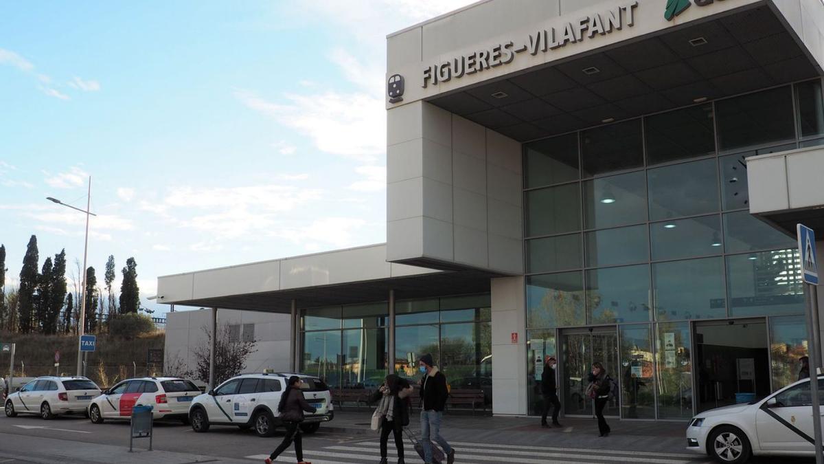 La parada de taxis de l’estació de Figueres-Vilafant