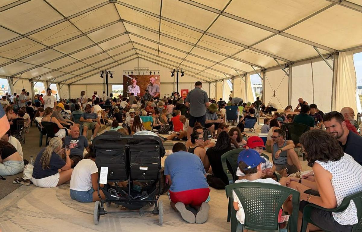 En Épila se habilitó una gran carpa con pantalla gigante en el polígono El Sabinar.