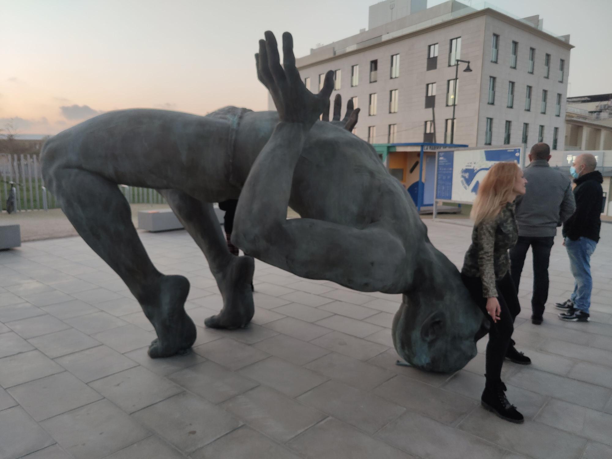 Así es "Gigante de sal", la nueva estatua de la Marina de València