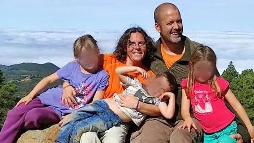 Fernando y Lisa, junto a sus tres hijos, eligen instalarse en Vall de Almonacid.