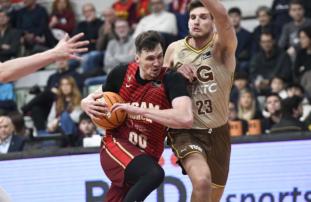 Todas las imágenes del partido del UCAM Murcia contra el Bàsquet Girona