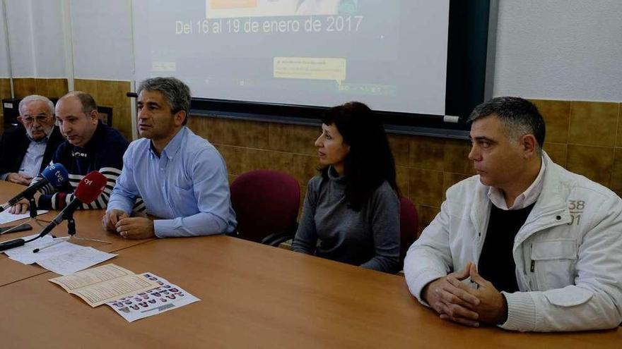 Desde la izquierda, Rogelio Conde, Gregorio Cordero, Ezequiel Álvarez, Marisol Ríos y José Antonio Felipe, durante la presentación.