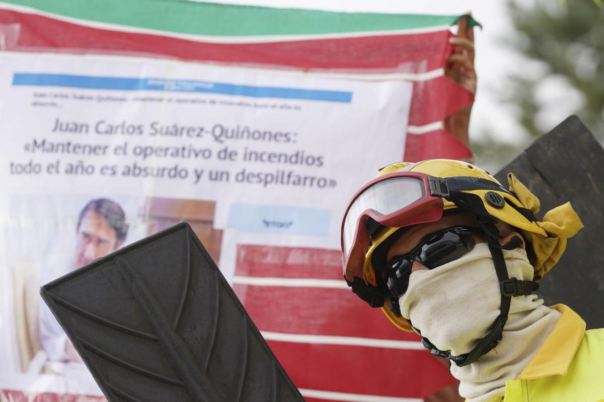 La protesta por los incendios frente a las Cortes de Castilla y León. La protesta por los incendios frente a las Cortes de Castilla y León.