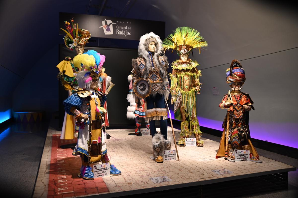 Imagen de archivo del Museo de Carnaval de Badajoz, de la sala donde se exponen trajes de las comparsas ganadoras de la última edición.