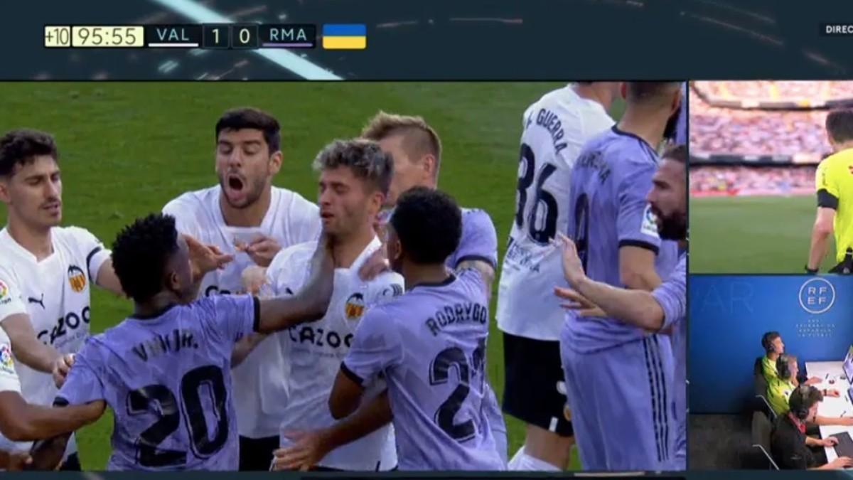 Vinicius fue expulsado en Mestalla