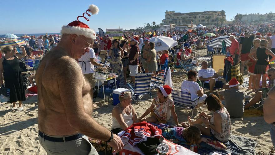 La fiesta masiva de Navidad en la playa de La Zenia de Orihuela carecía de permiso de Costas