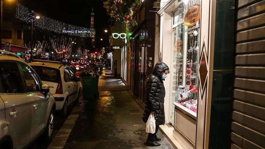 Francia aplica un toque de queda desde las 22 hasta las 6 horas.