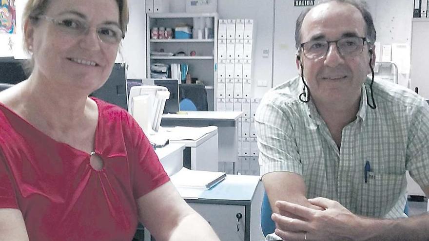 Mercedes Caffaro, responsable del registro, junto a Antoni Nicolau.