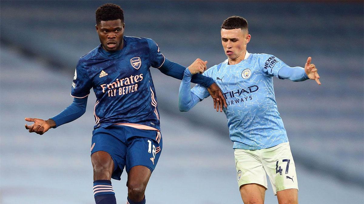 Thomas Partey debuta con el Arsenal y ve su primera tarjeta