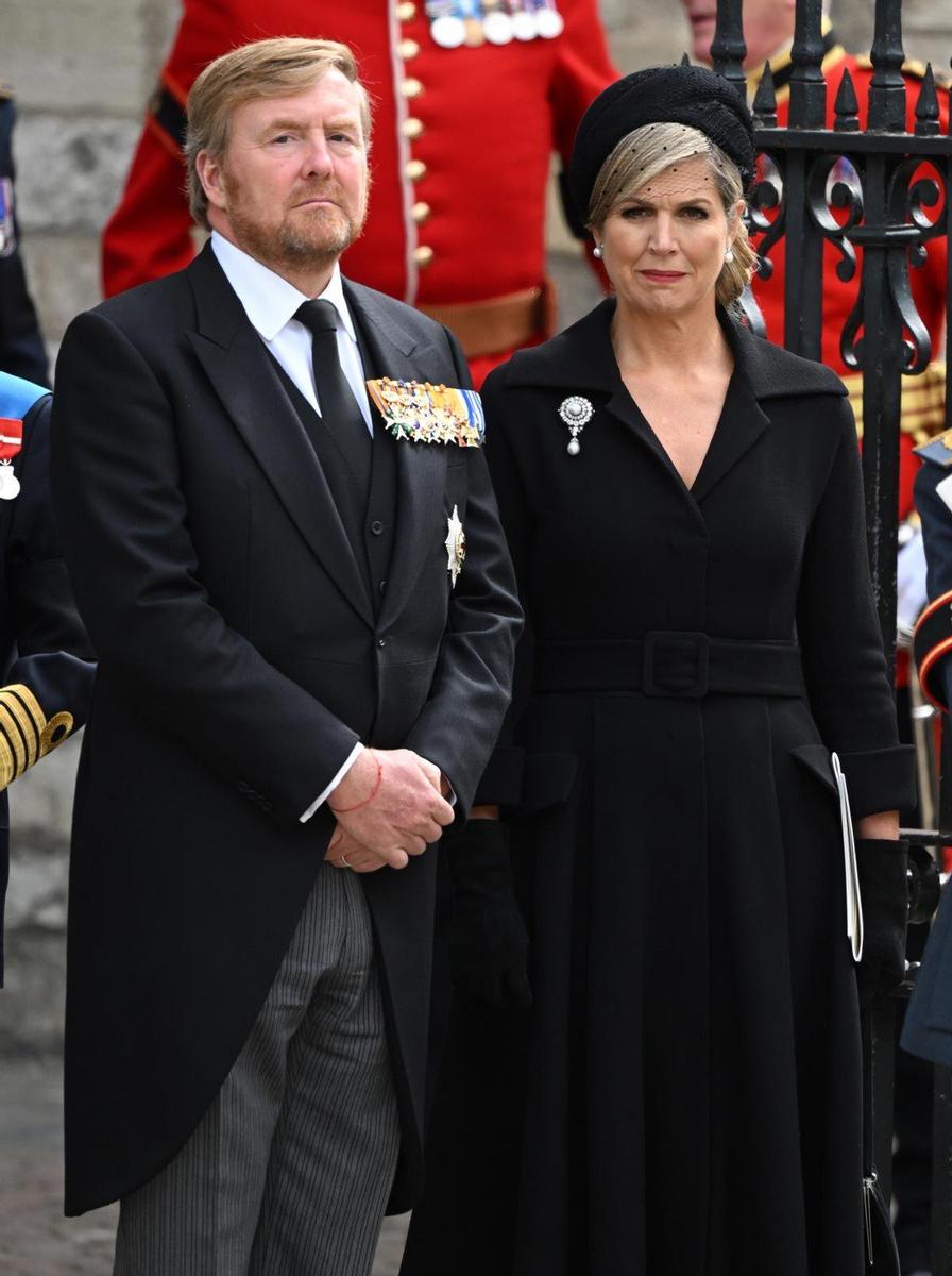 La reina Máxima de Holanda y el rey Willem-Alexander en el funeral de la reina Isabel