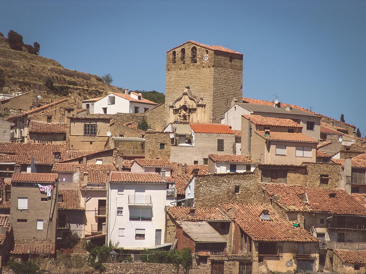 Iglesia de la Asunción y detalle del pueblo Portell de Morella