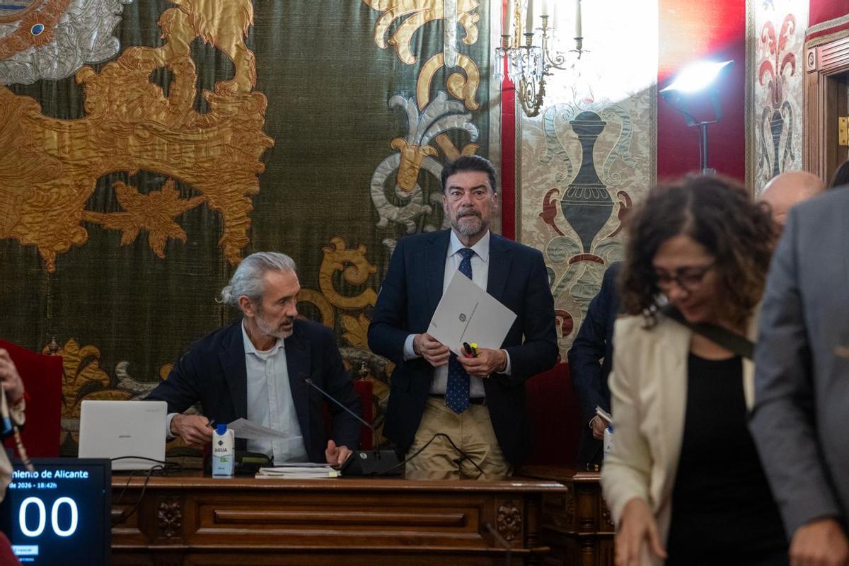 Tensión en el Pleno del Ayuntamiento de Alicante por la polémica de las viviendas protegidas