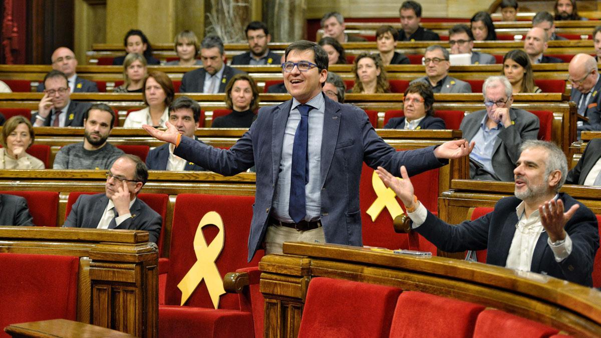 El Parlament legitima Puigdemont i no ratifica la DUI