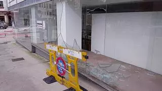 Destrozan de madrugada un escaparate en Cuatro Caminos, en A Coruña