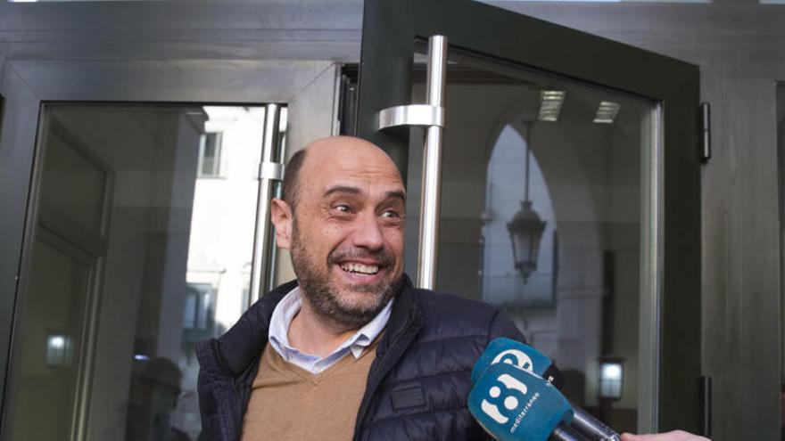 Gabriel Echávarri, entrando esta mañana a la Audiencia Provincial de Alicante.