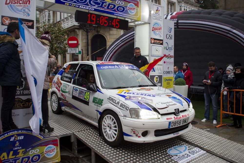 El vigente campeón vence en la primera especial y en el Tramo Cronometrado de Calificación.