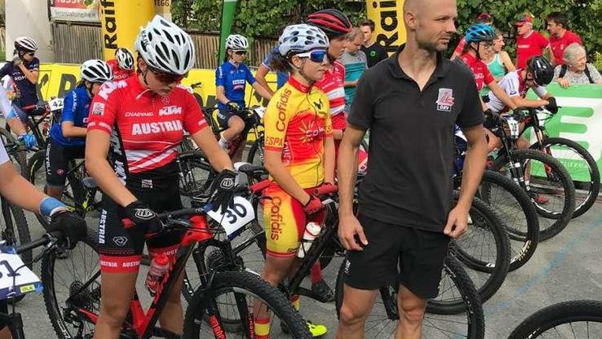 Sara Yusto (Cofidis) esperando a tomar la salida.