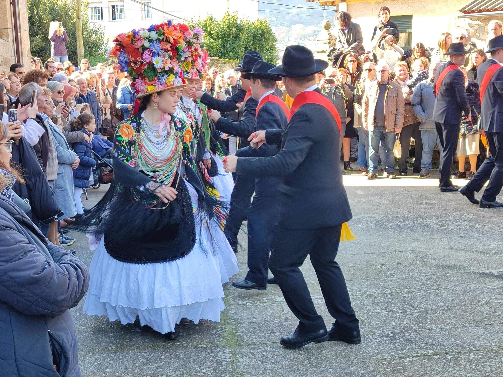 La Danza de las Flores conquista Aldán