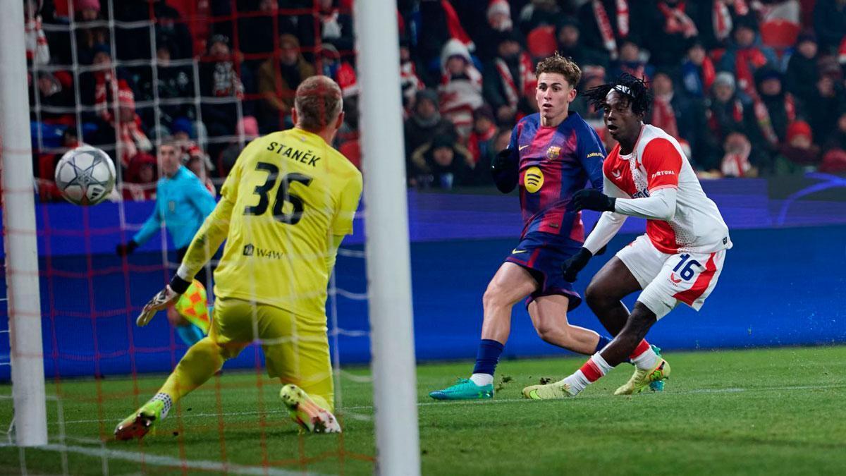 Fermín anota el doblete que lleva al Barça a buscar la victoria en Praga