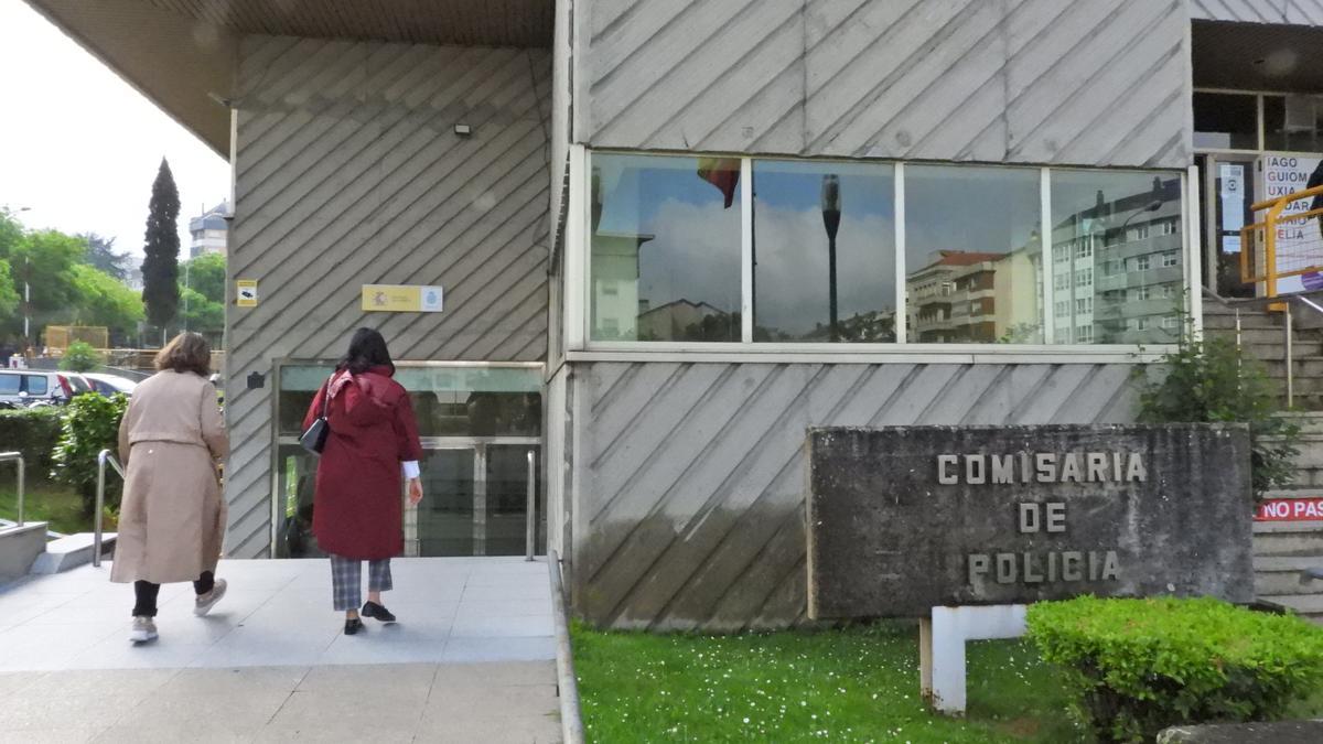 Entrada a la comisaría de Policía Nacional de Ourense. / F. CASANOVA