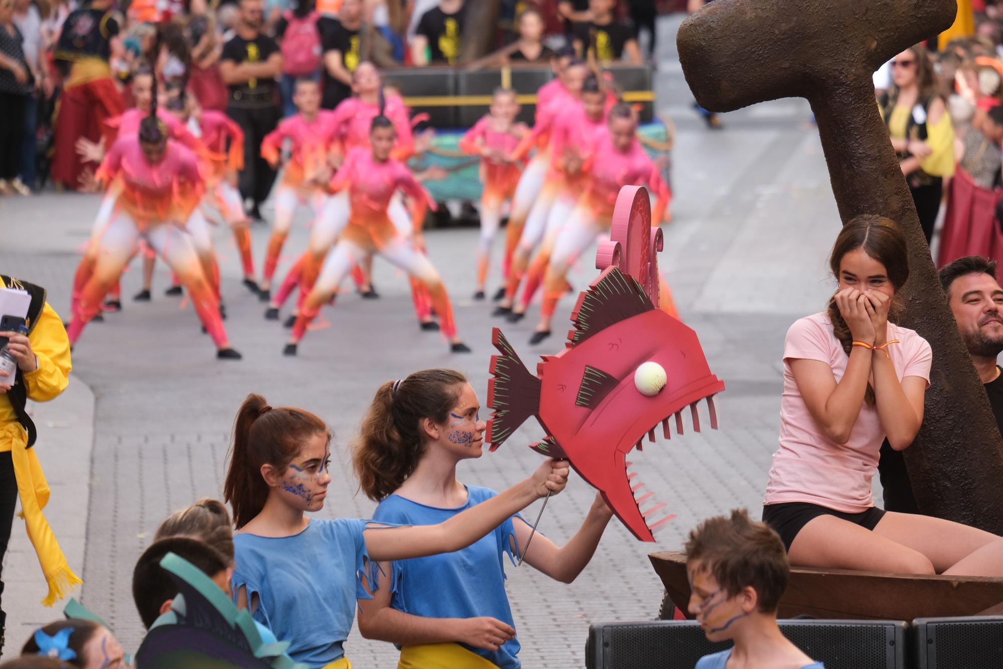 Genios y tesoros en el Desfile Infantil de Elda