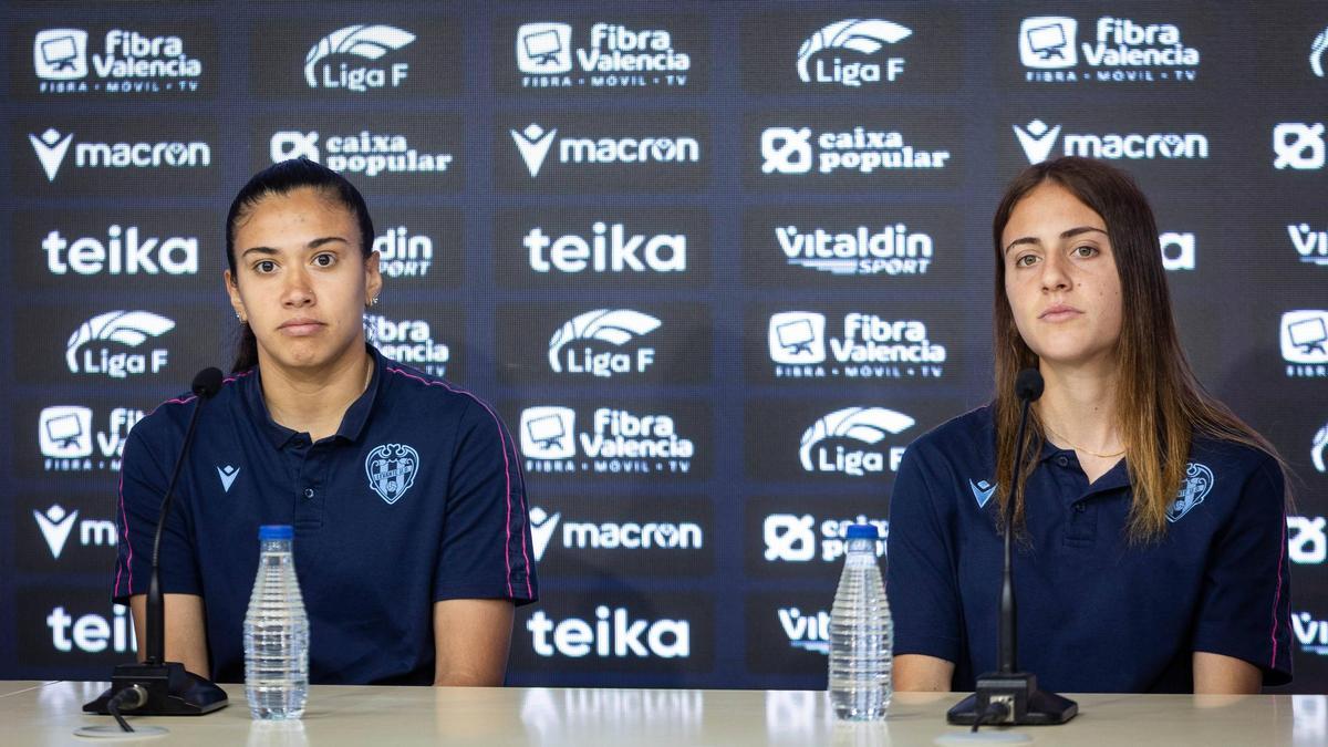 La lateral y la centrocampista, durante su comparecencia en rueda de prensa.