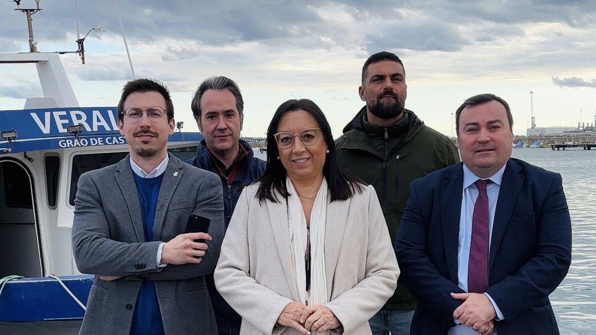Llanos Massó ha planteado sus reivindicaciones desde el puerto pesquero de Castelló.