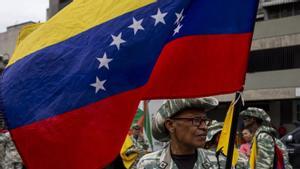 Integrants de la Milícia Bolivariana participen en una activitat del Govern, a Caracas. | MIGUEL GUTIÉRREZ / EFE